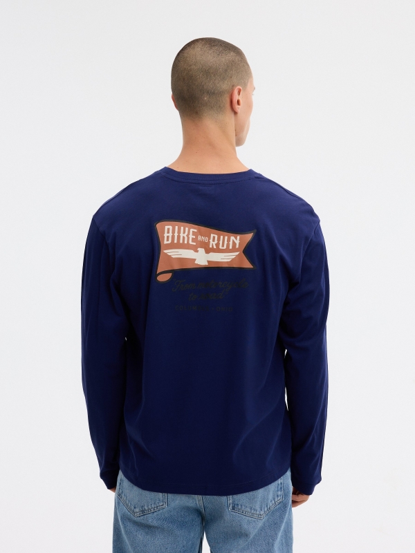 Camiseta estampado bike and run manga larga azul marino vista media trasera