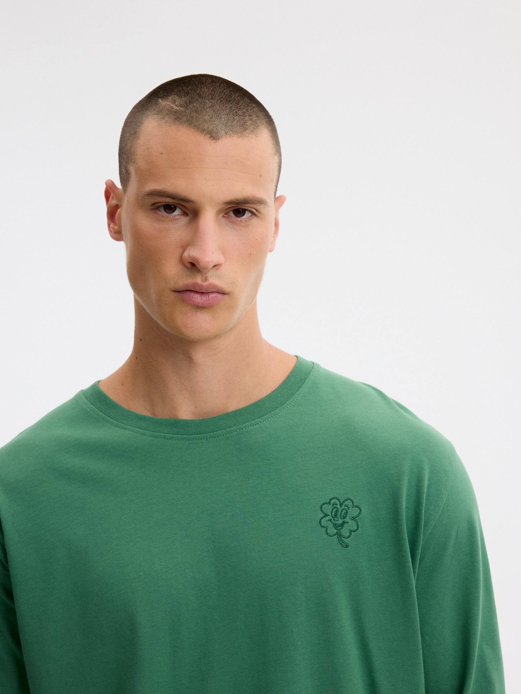 Camiseta manga larga st patricks verde vista media frontal