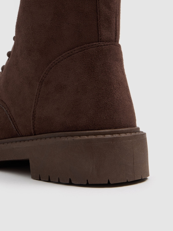 Botines cordones microfibra marrón vista detalle