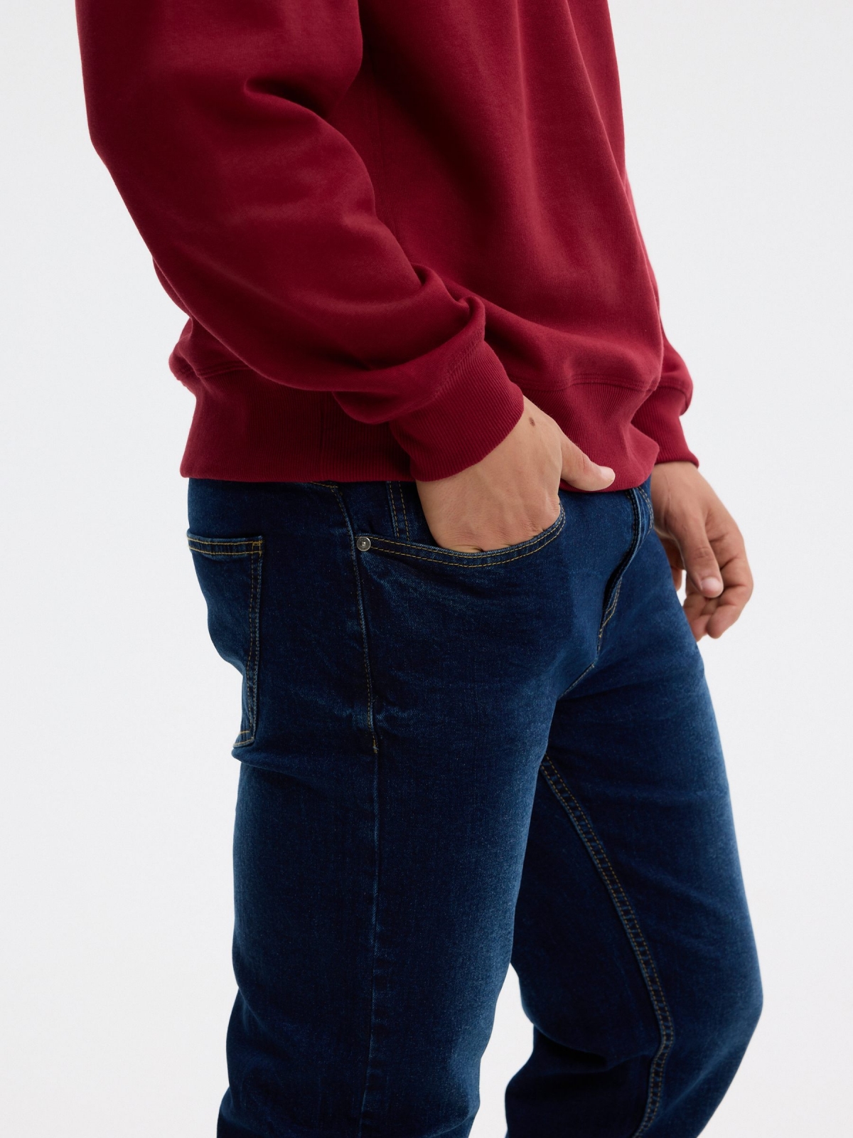 Sudadera cremallera semicisne lisa granate vista detalle