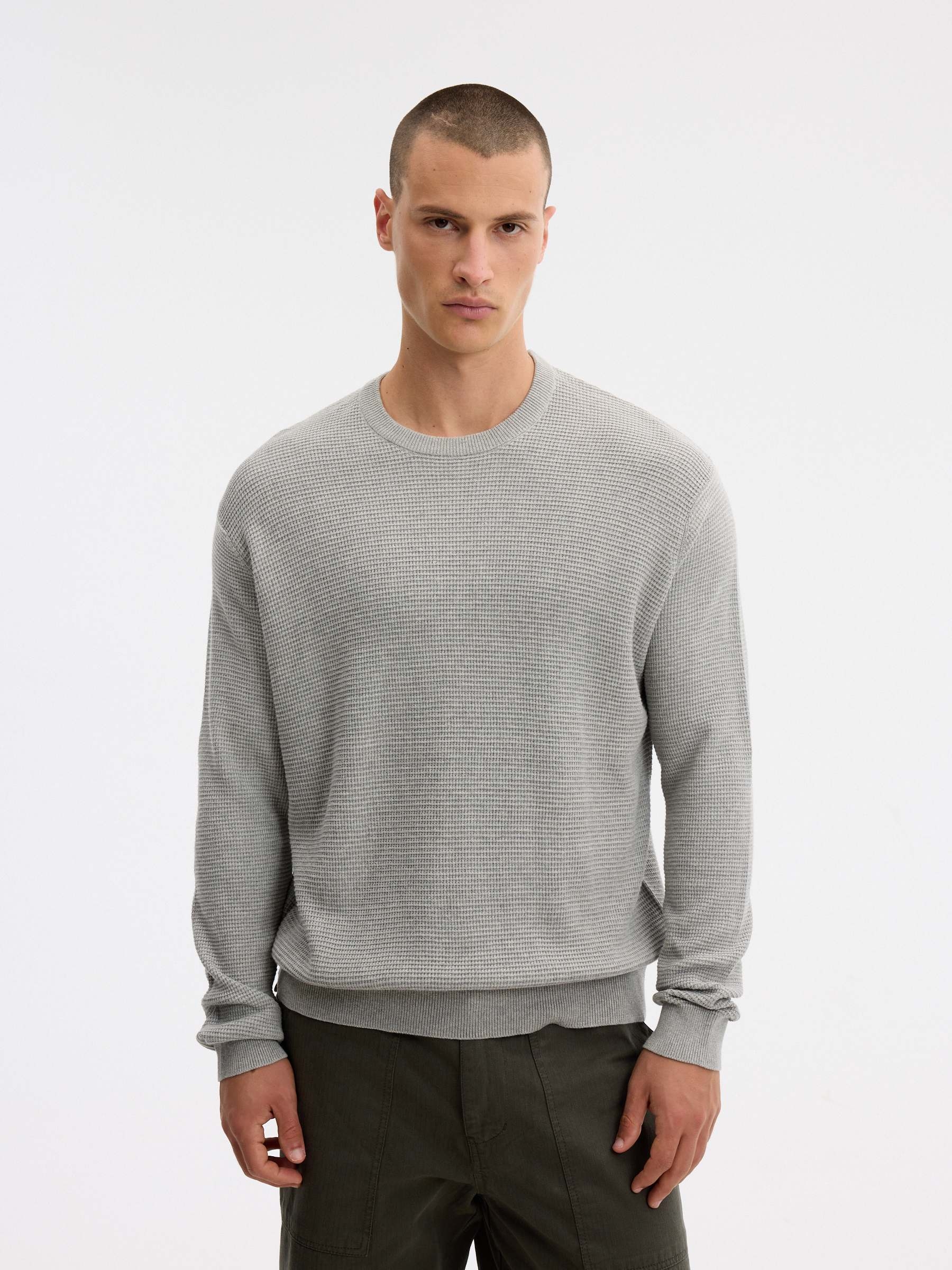 Jersey regular de punto liso cuello redondo gris melange vista media frontal