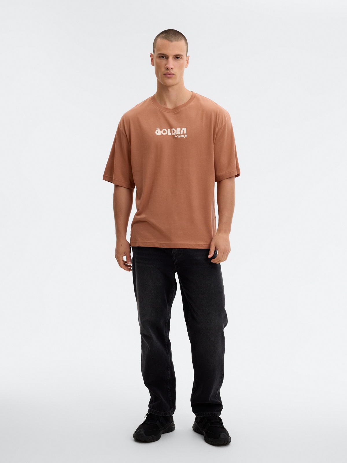 T-shirt oversize golden teja terracota vista geral frontal
