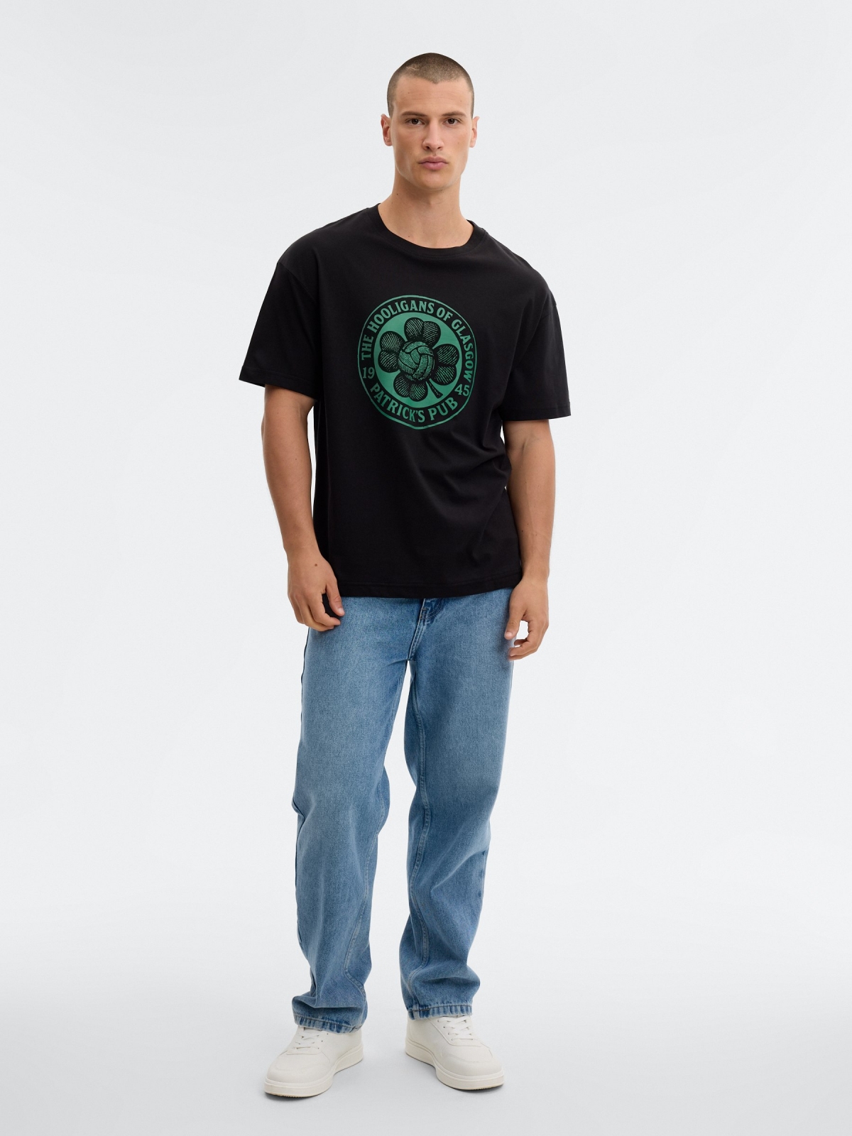 T-shirt oversize hooligans preto vista geral frontal
