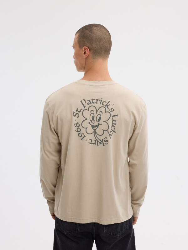 T-shirt de manga comprida St Patrick crua vista meia traseira