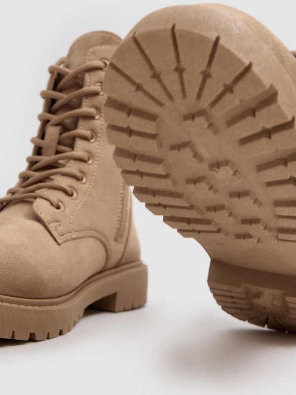 Flat lace-up ankle boots beige detail view