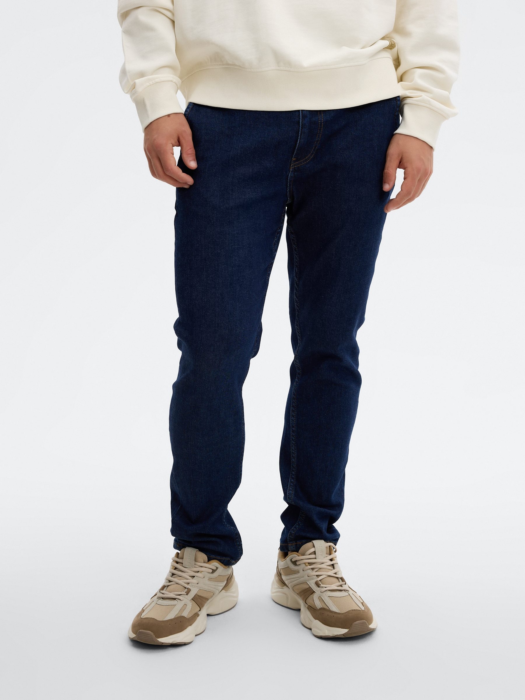 Pantalón chino tejano slim azul vista general frontal