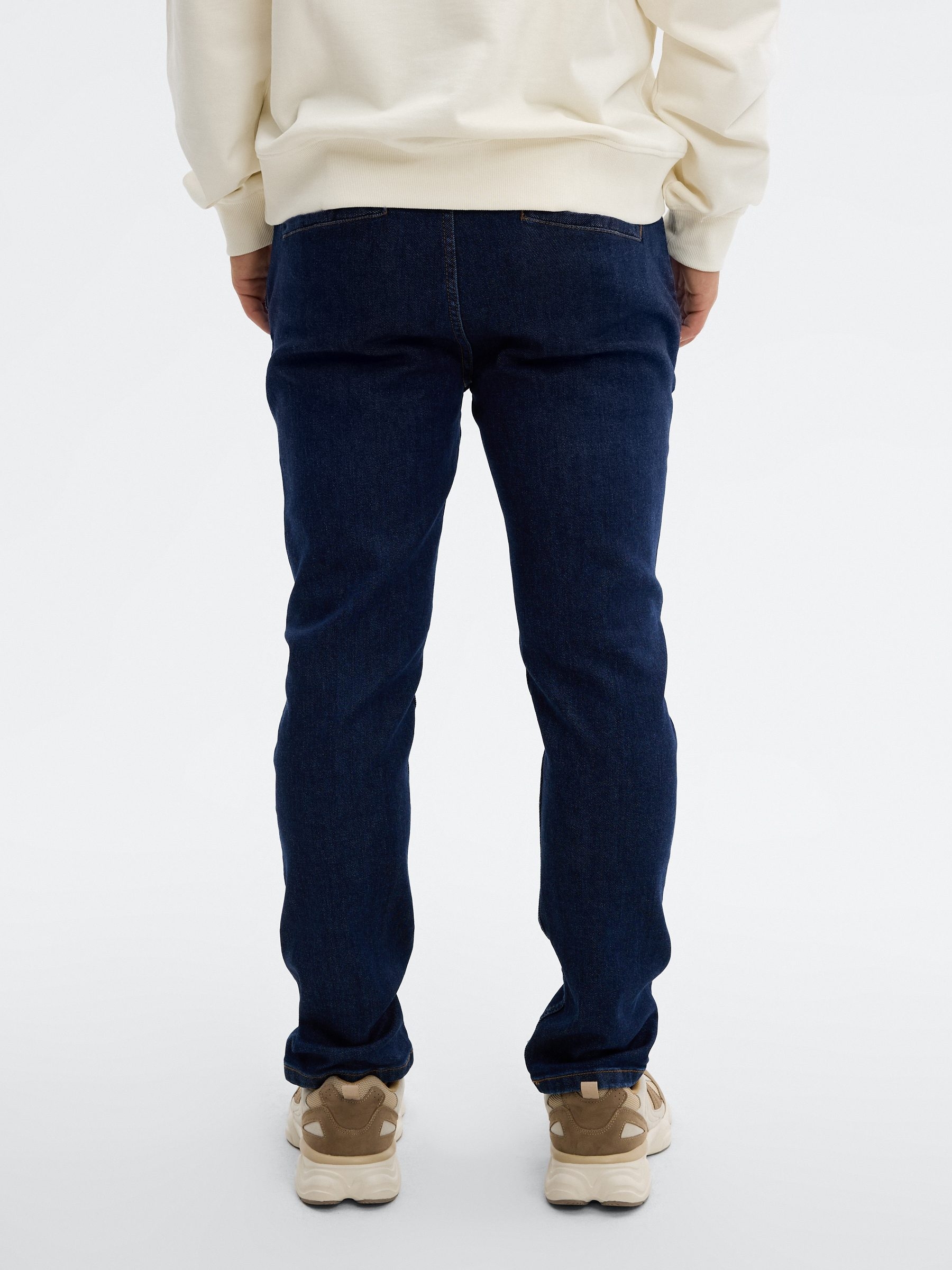 Calça chino slim de ganga azul vista geral frontal