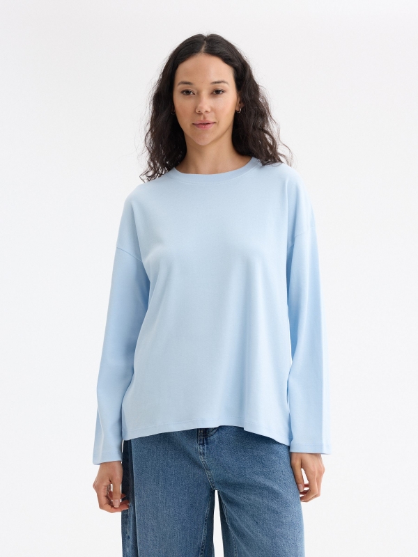 Basic oversized long-sleeve t-shirt light blue middle front view