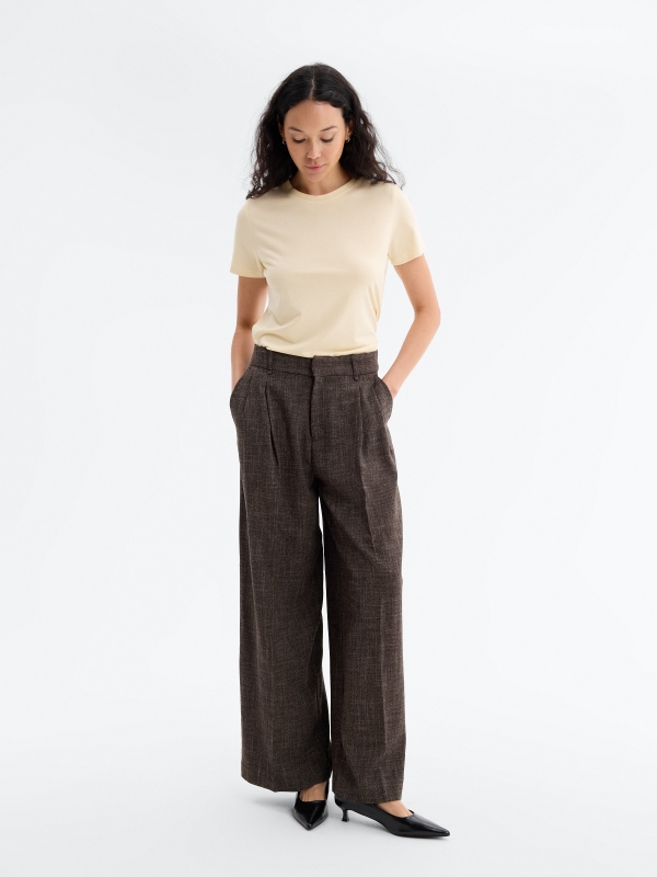 Calça de alfaiataria ampla jacquard marrom escuro vista geral frontal