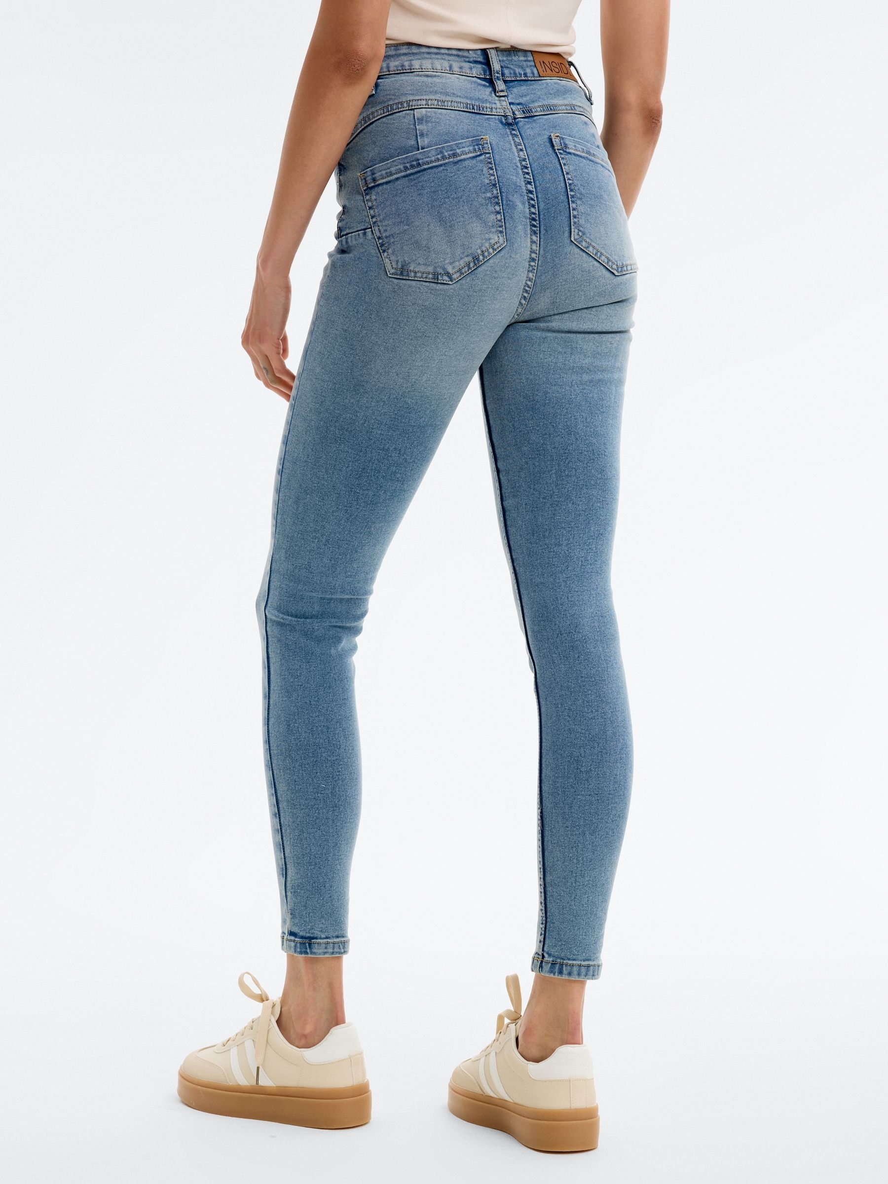Jeans mid rise skinny push up azul claro vista geral frontal