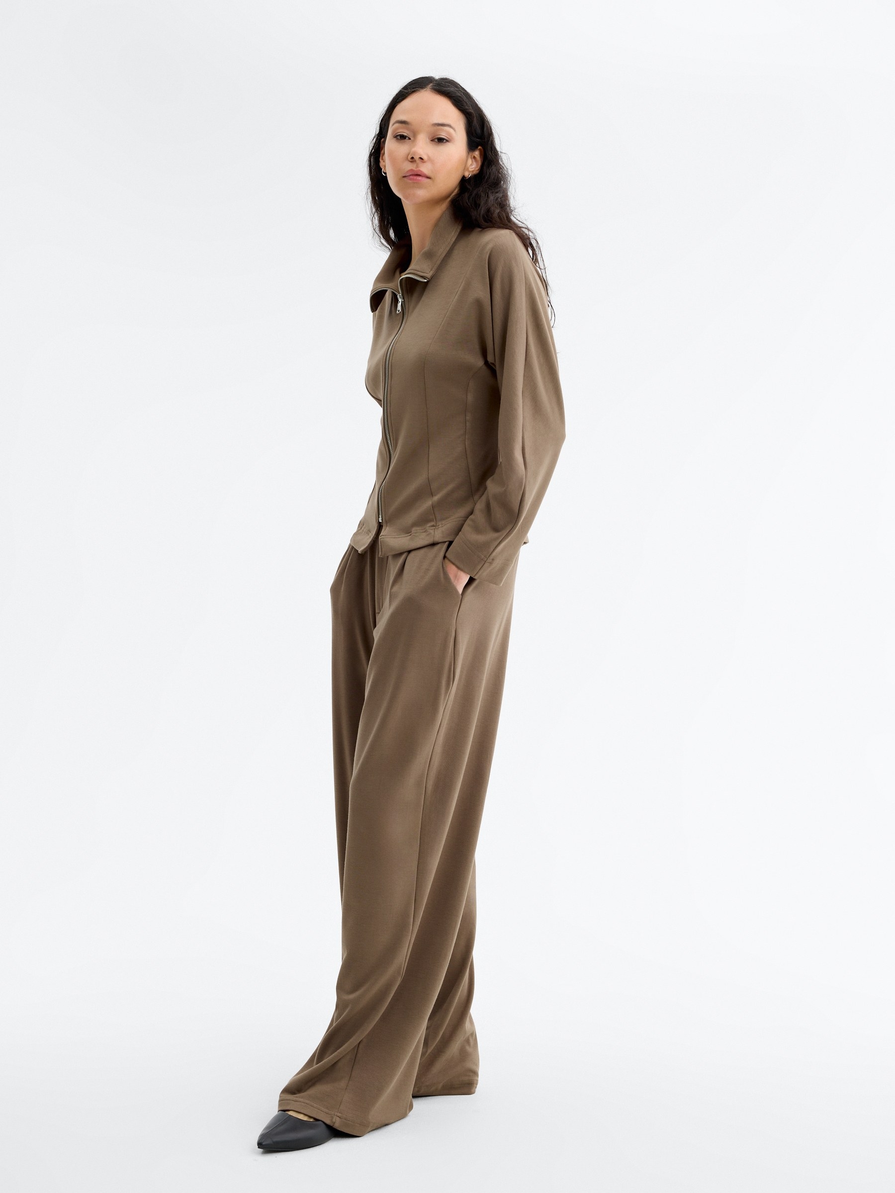 Pantalón fluido de viscosa taupe vista general frontal