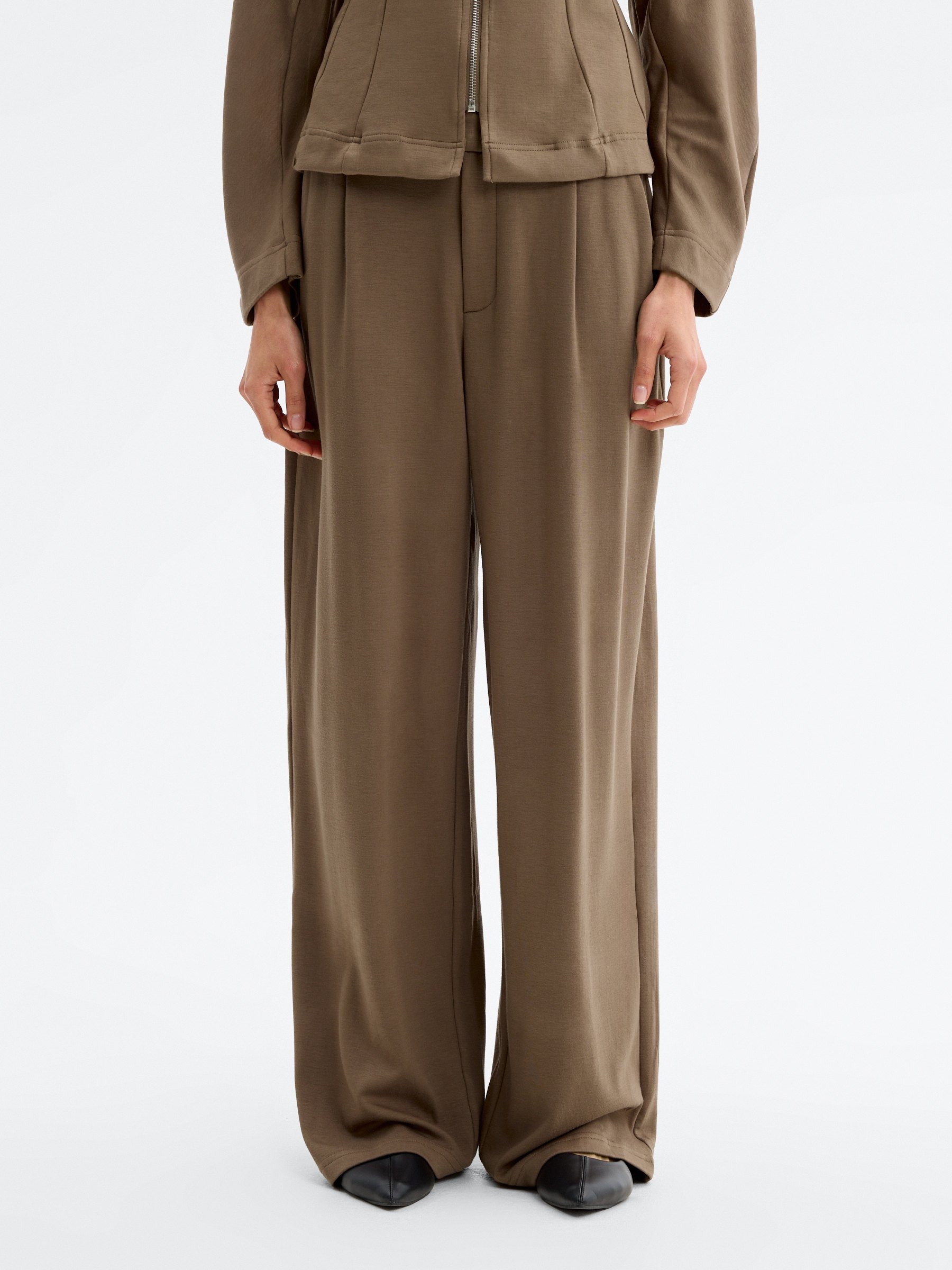 Fluid viscose trousers taupe front view