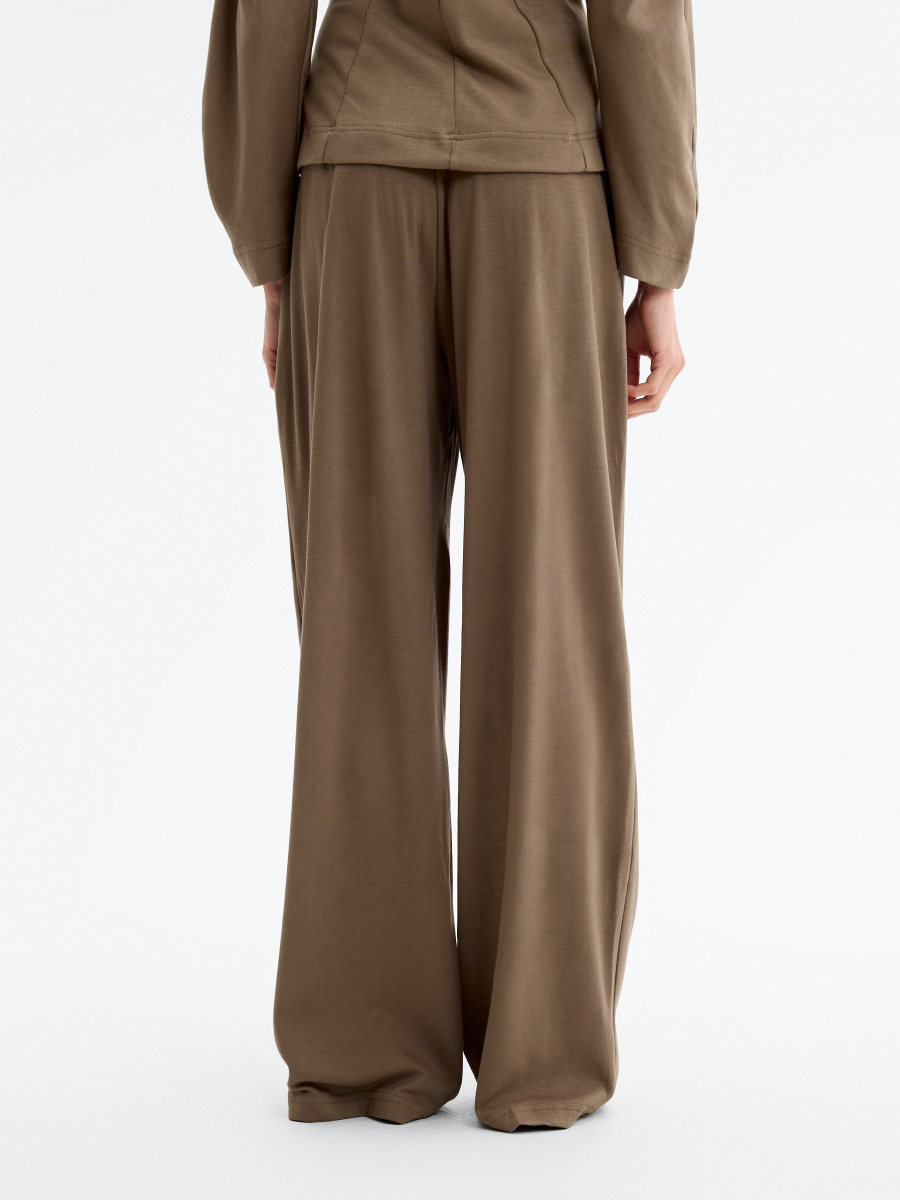 Pantalón fluido de viscosa taupe vista general frontal