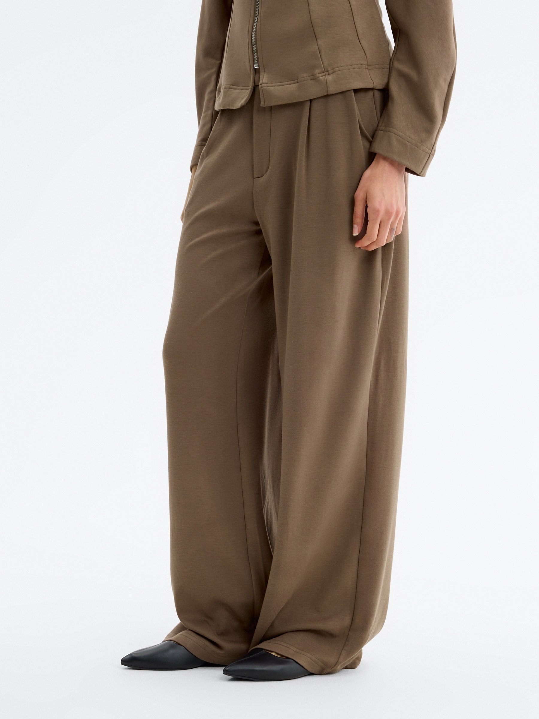 Calça fluida de viscose taupe vista geral frontal