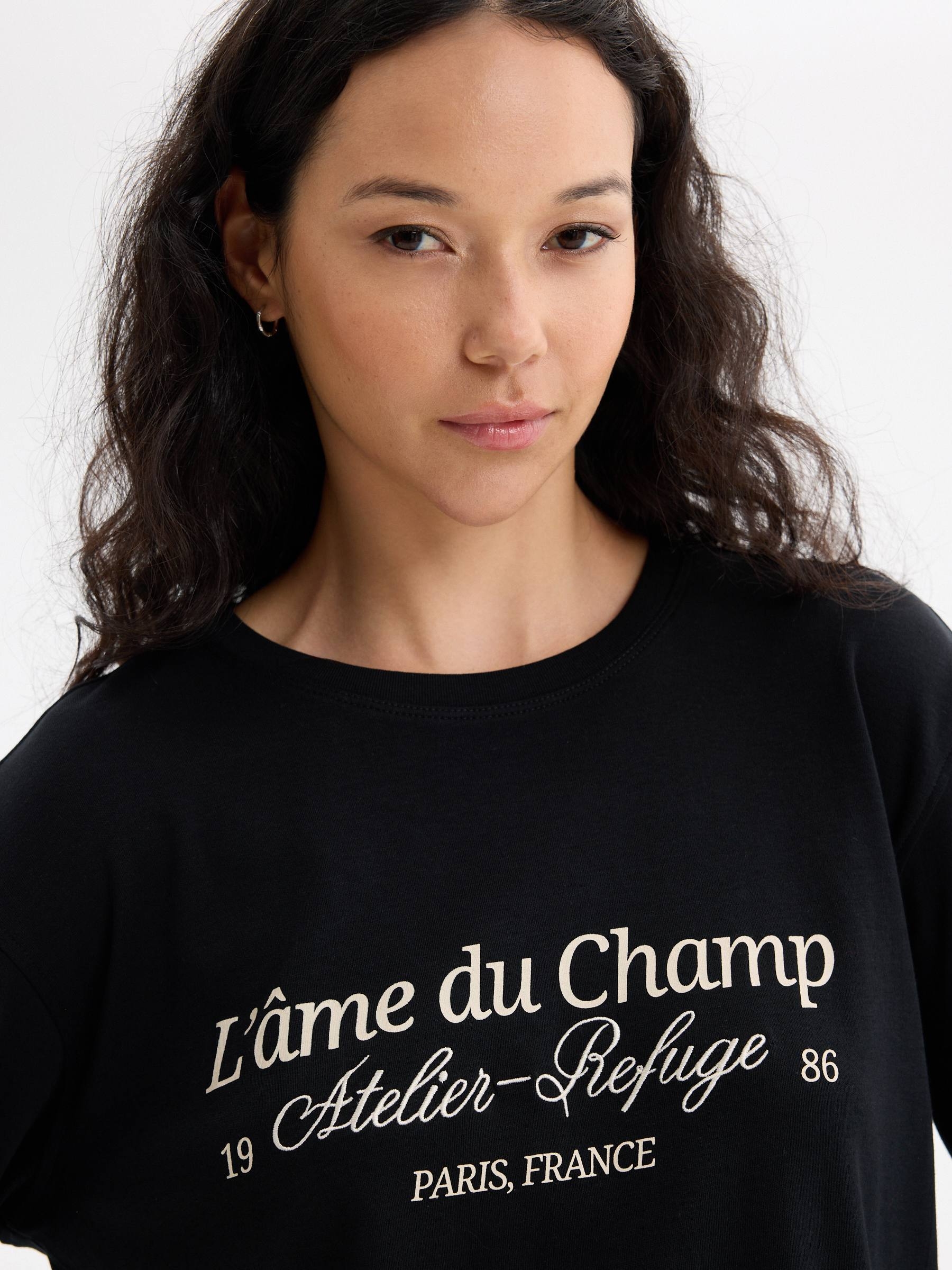 Camiseta manga larga oversized París negro vista media frontal