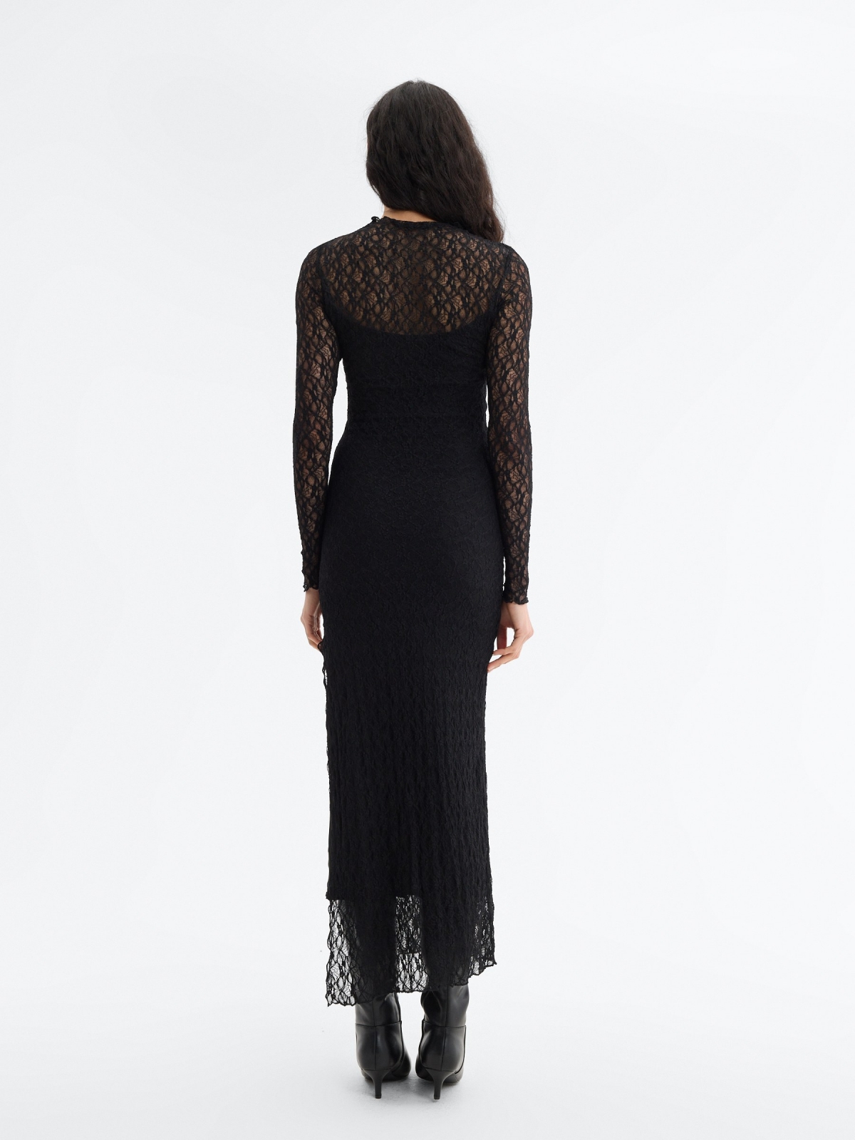 Vestido maxi de renda justo preto vista meia traseira