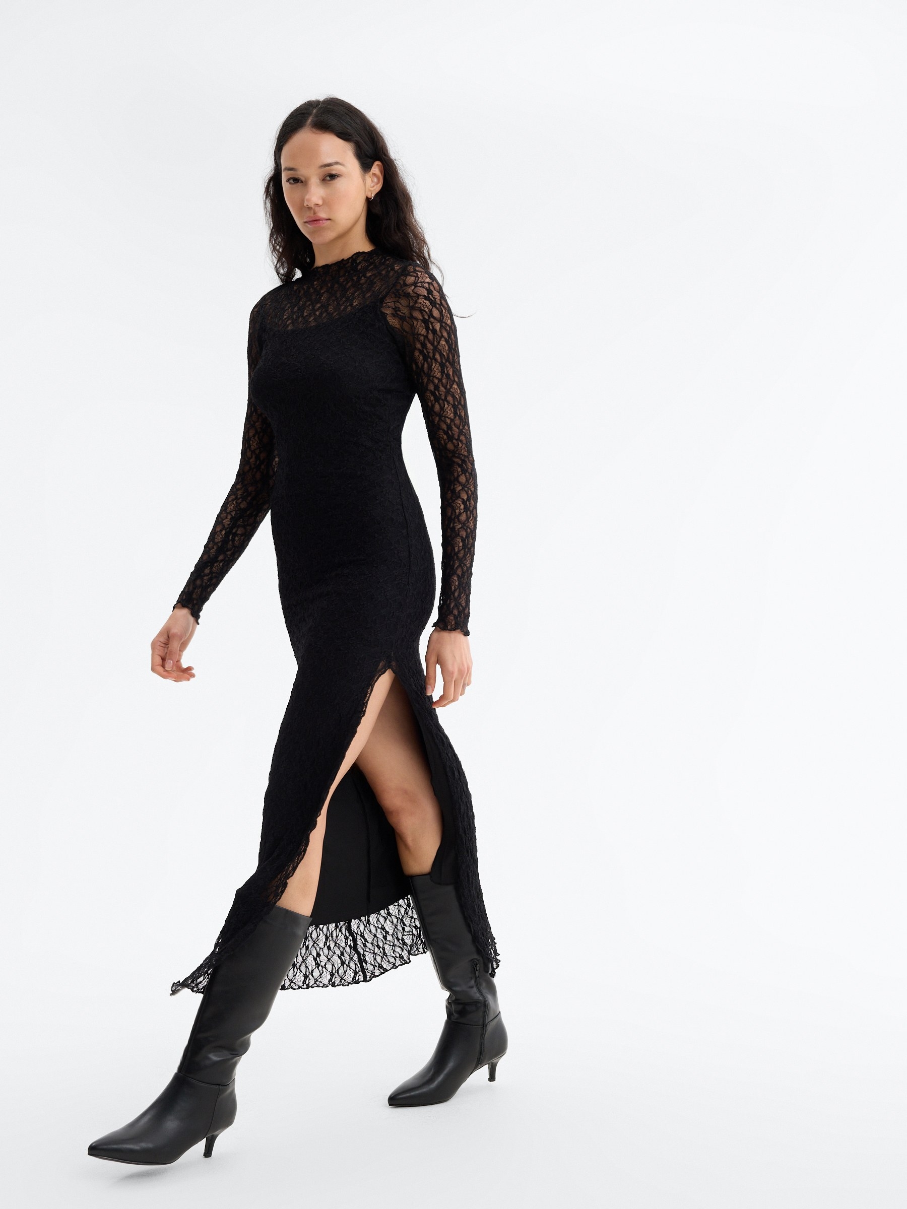 Fitted lace maxi dress black middle front view
