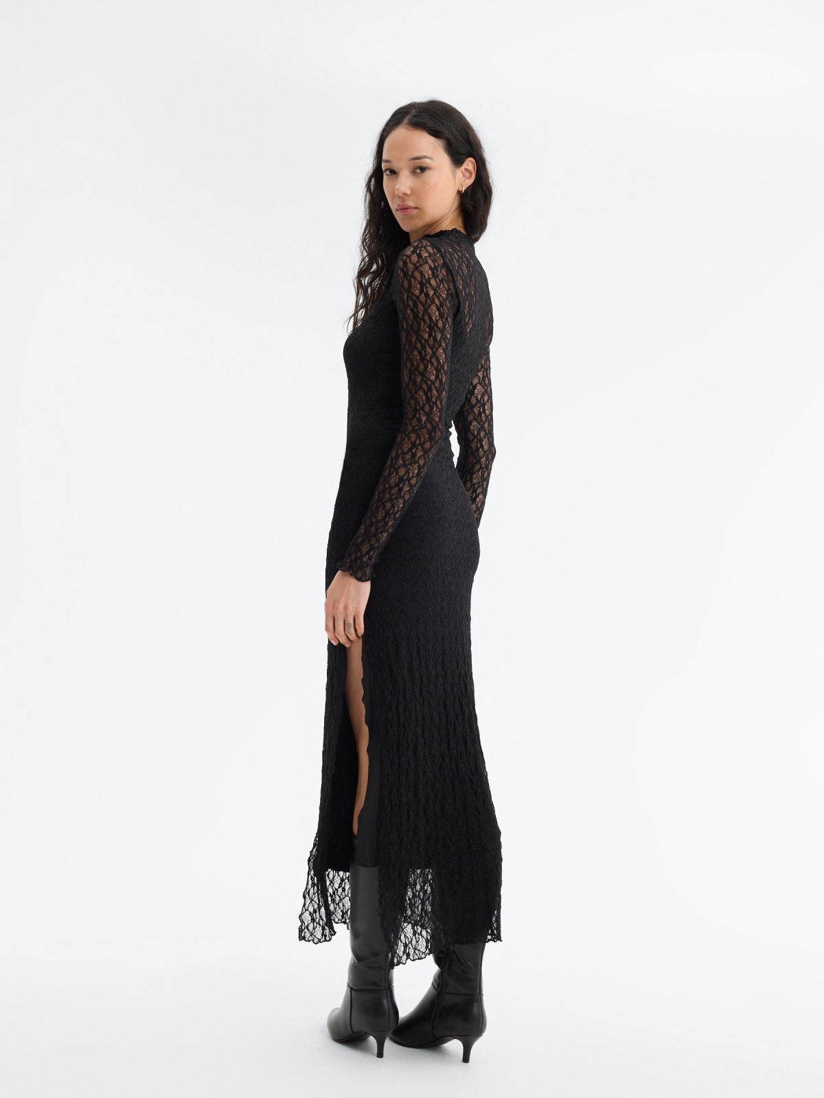 Fitted lace maxi dress black detail view