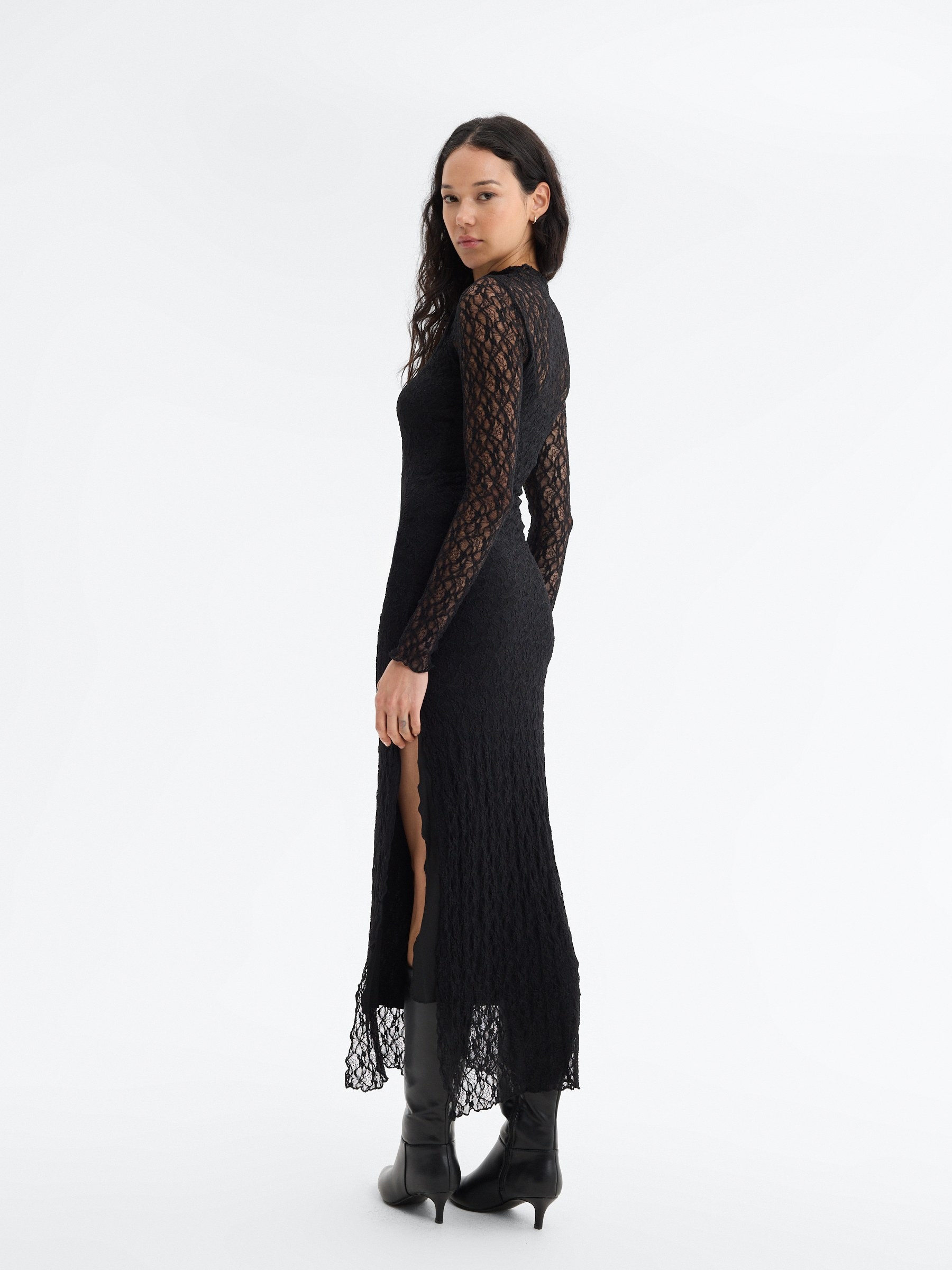 Vestido maxi encaje ajustado negro vista media frontal