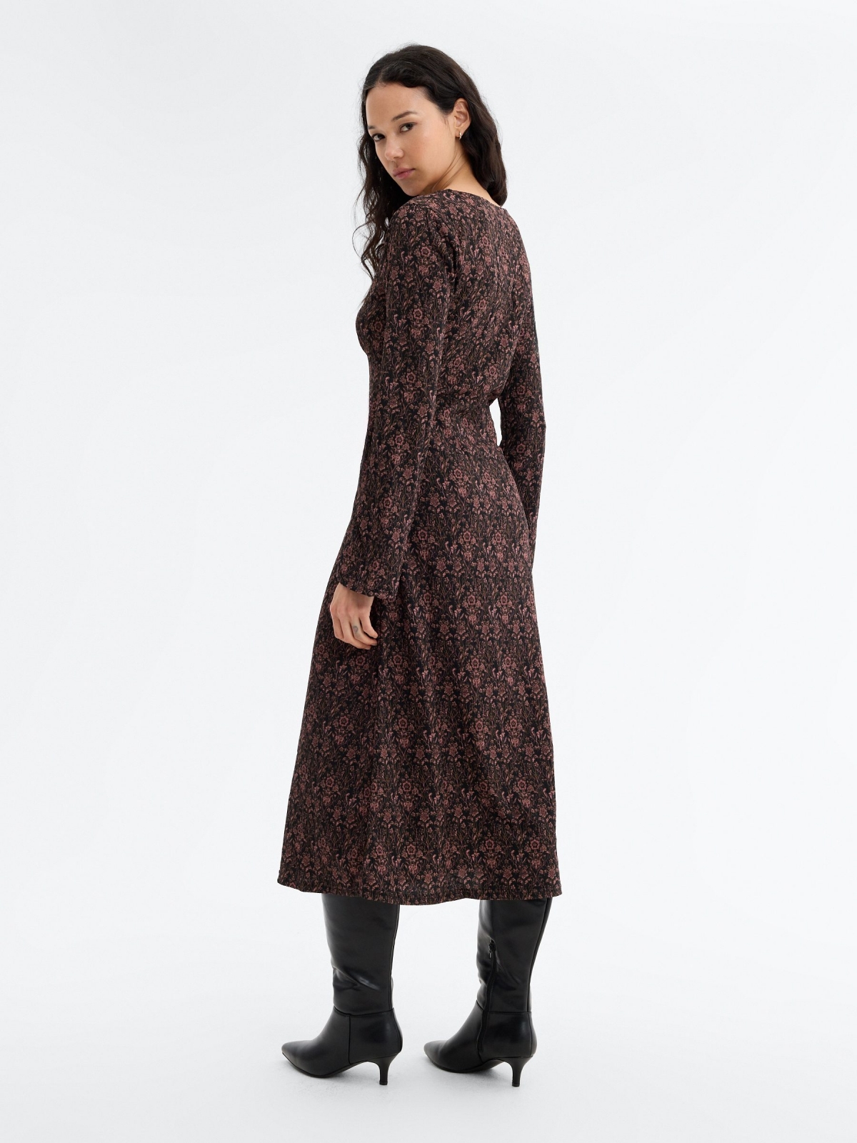 Vestido midi flores textura negro vista media trasera