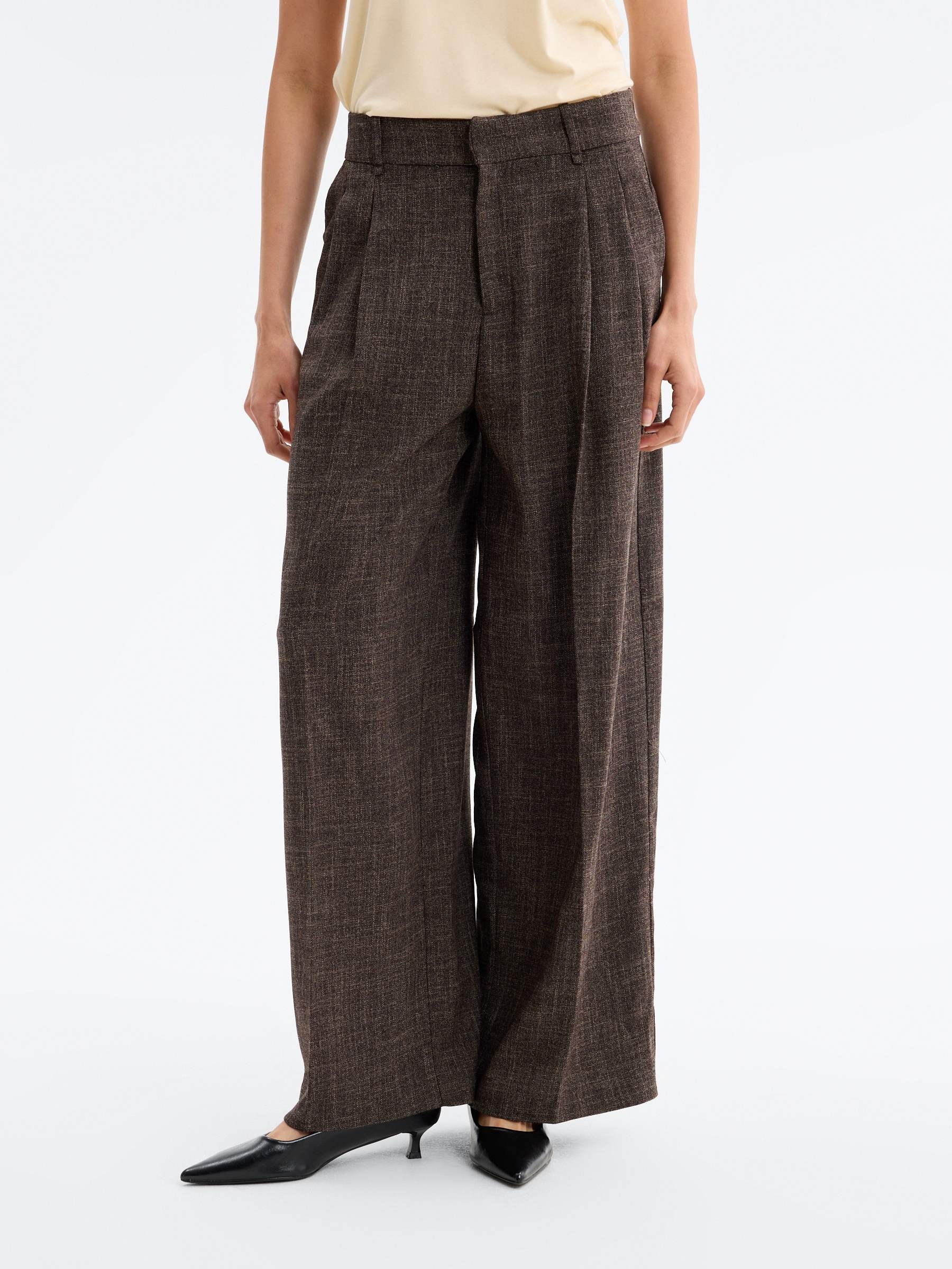 Calça de alfaiataria ampla jacquard marrom escuro vista geral frontal
