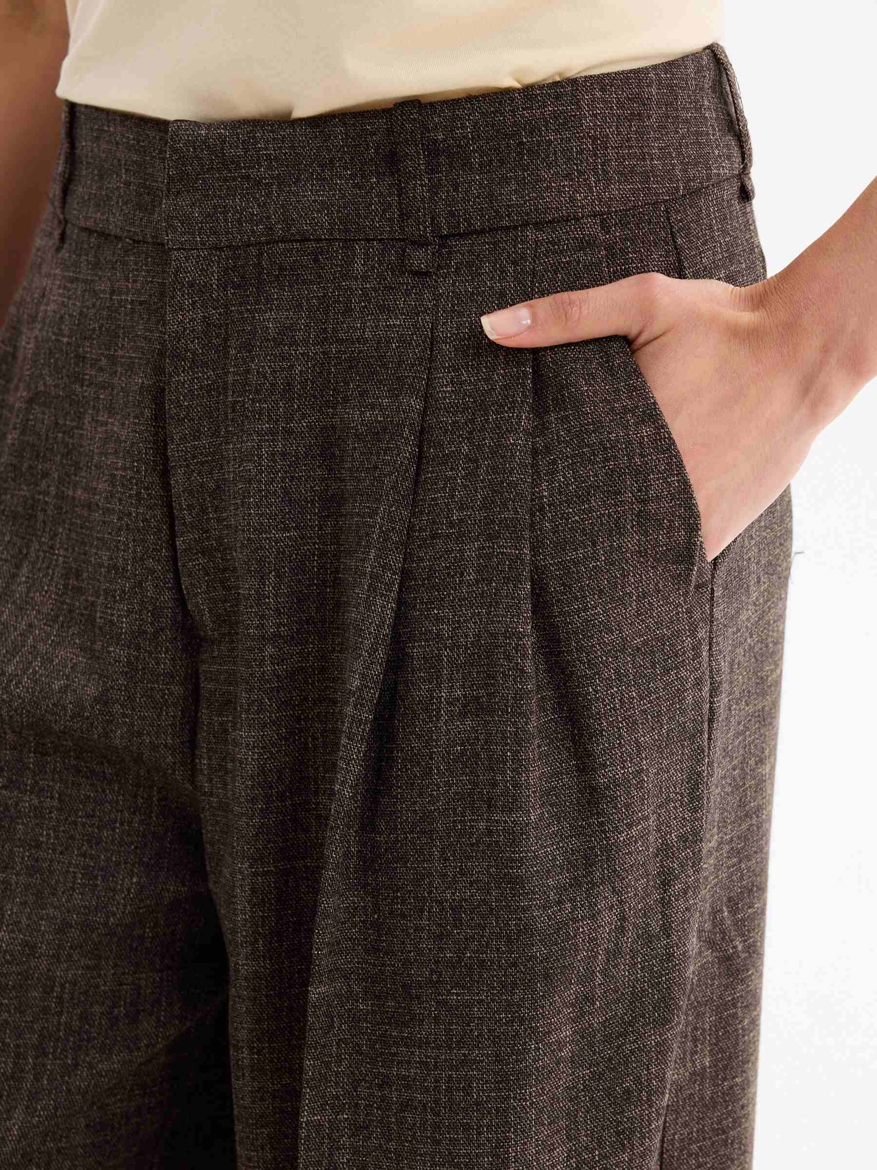 Pantalón sastre amplio jacquard marrón oscuro vista general frontal
