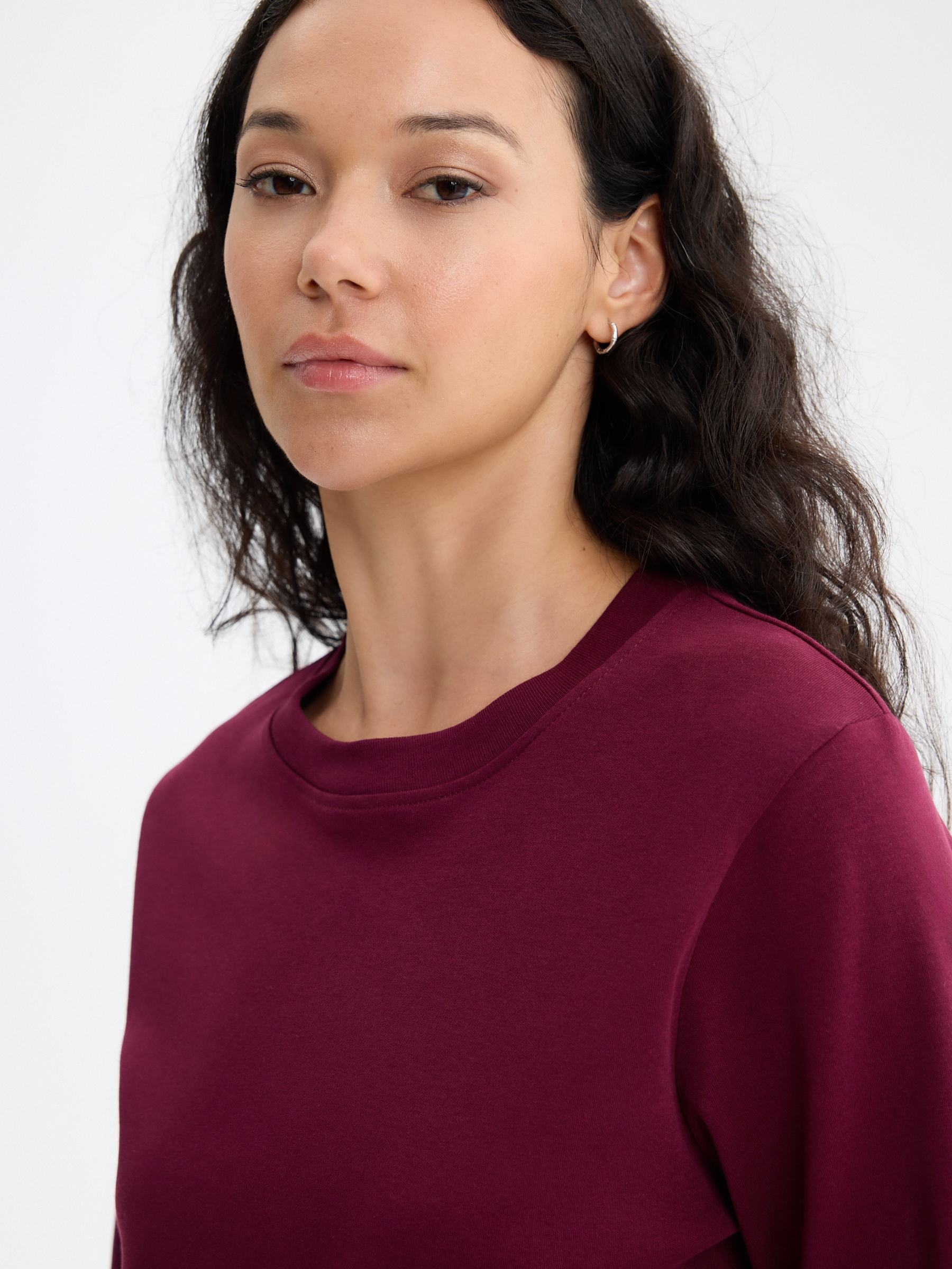 Basic cotton long-sleeve Tshirt aubergine middle front view