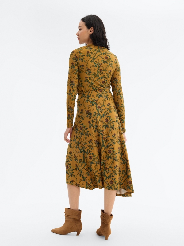 Falda midi asimétrica flores camel vista media trasera