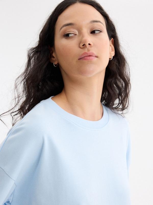 Basic oversized long-sleeve t-shirt light blue detail view