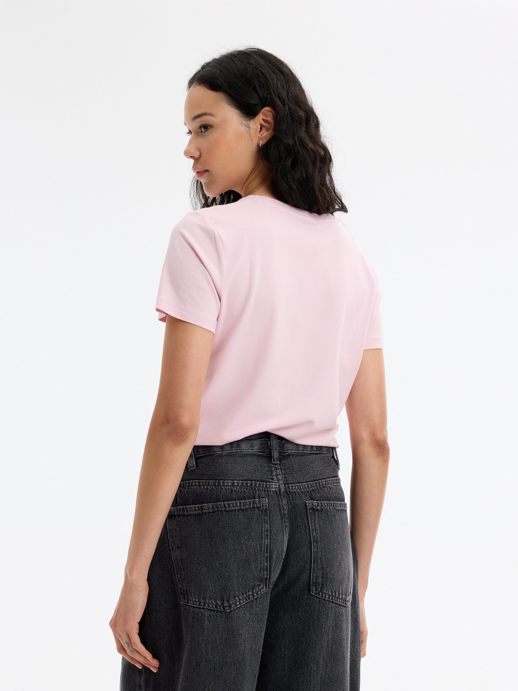 Camiseta regular fit modal rosa claro vista media frontal