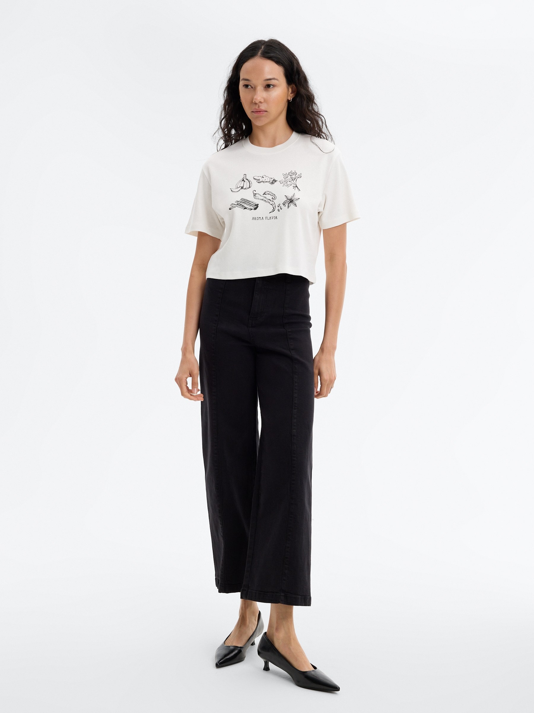 High-waisted culotte pants black front view