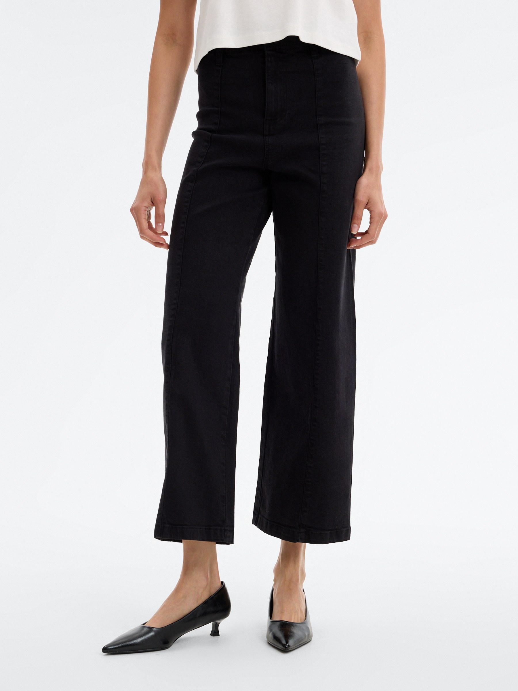 High-waisted culotte pants black front view