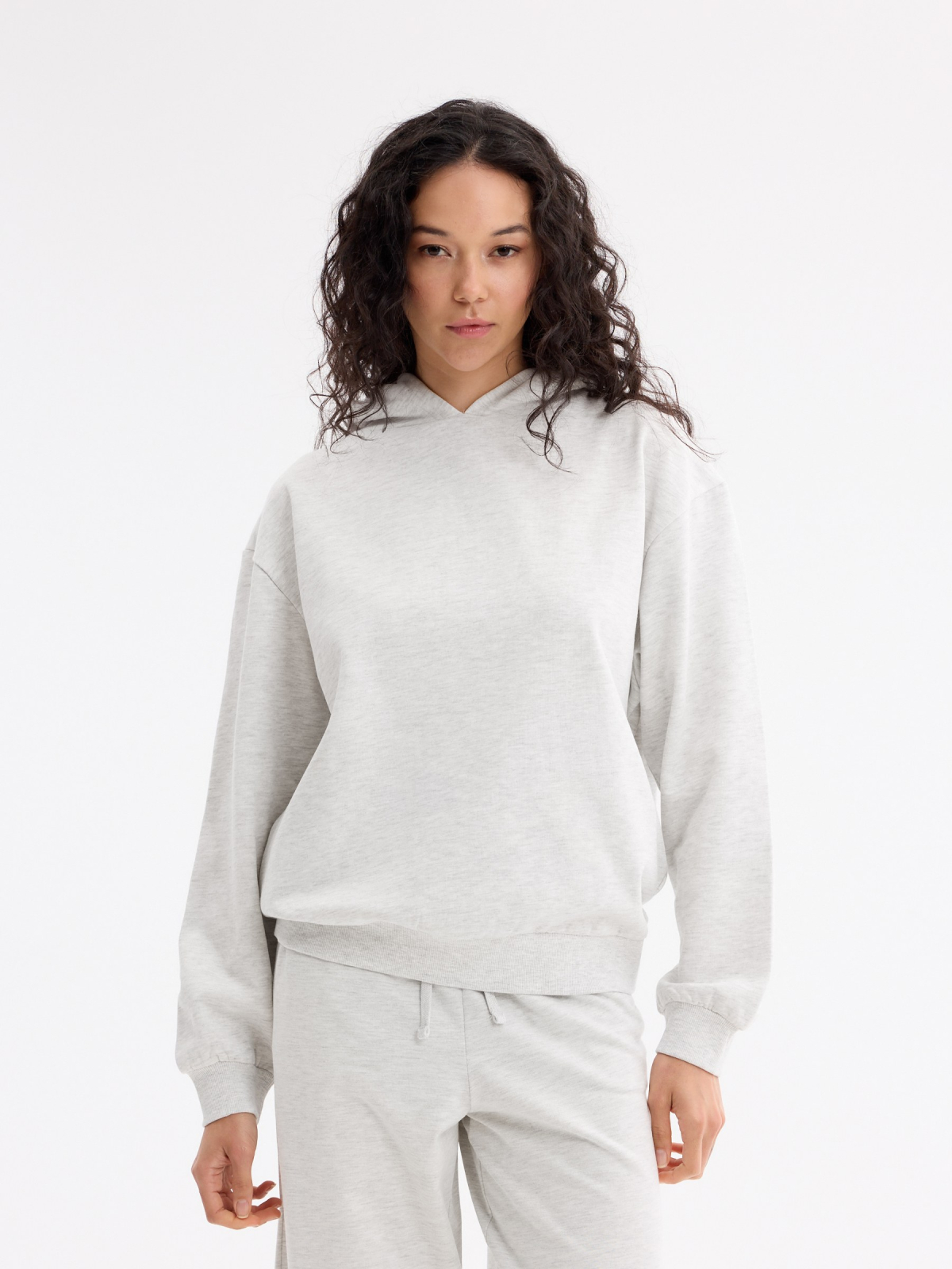 Sweatshirt com capuz soft melange claro vista meia frontal