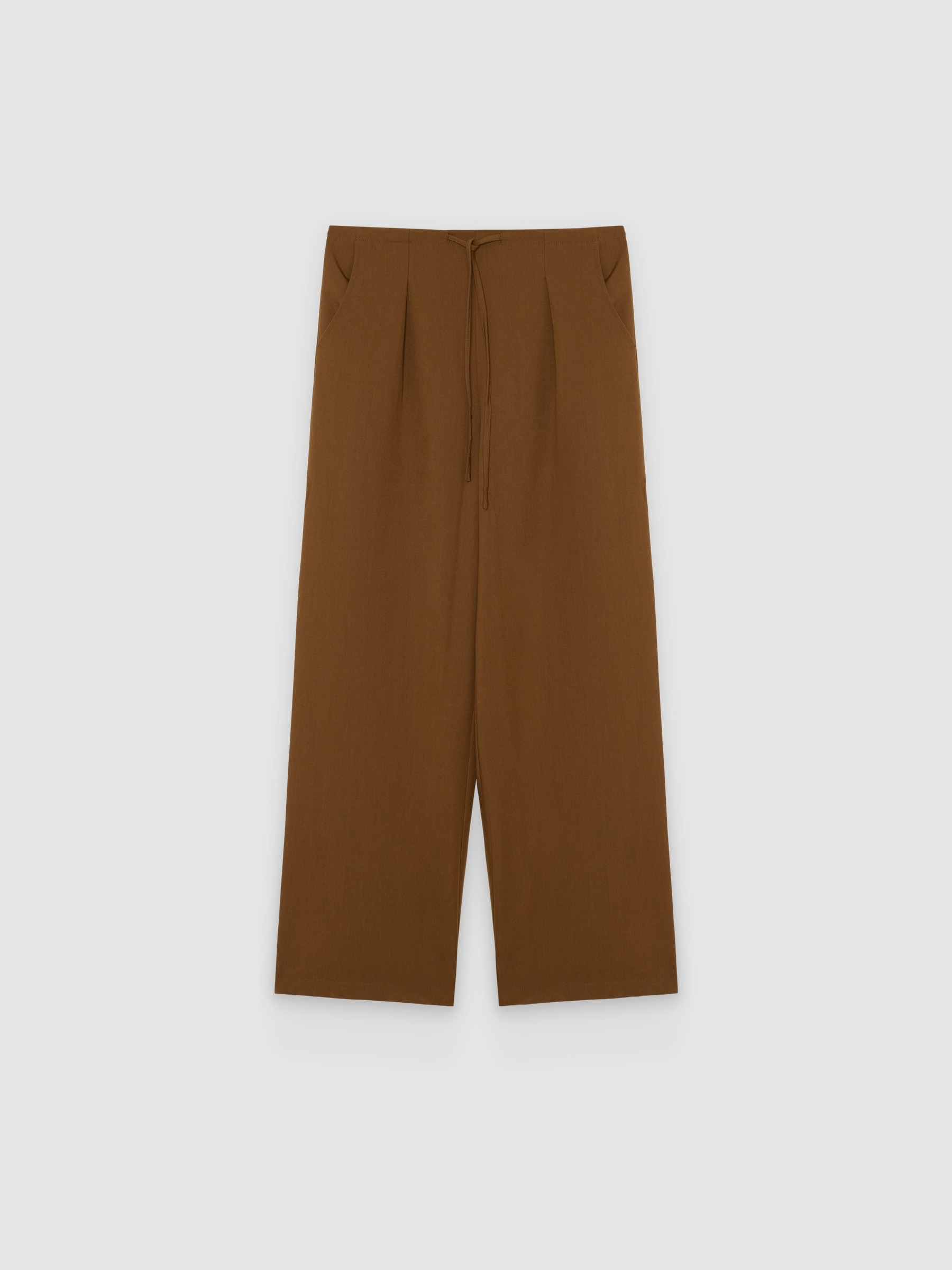 %Pto% Pantalón jogger fluido pinzas marrón vista frontal