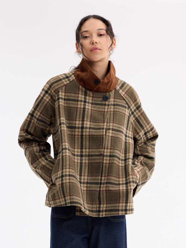Short oversized plaid trench khaki middle front view