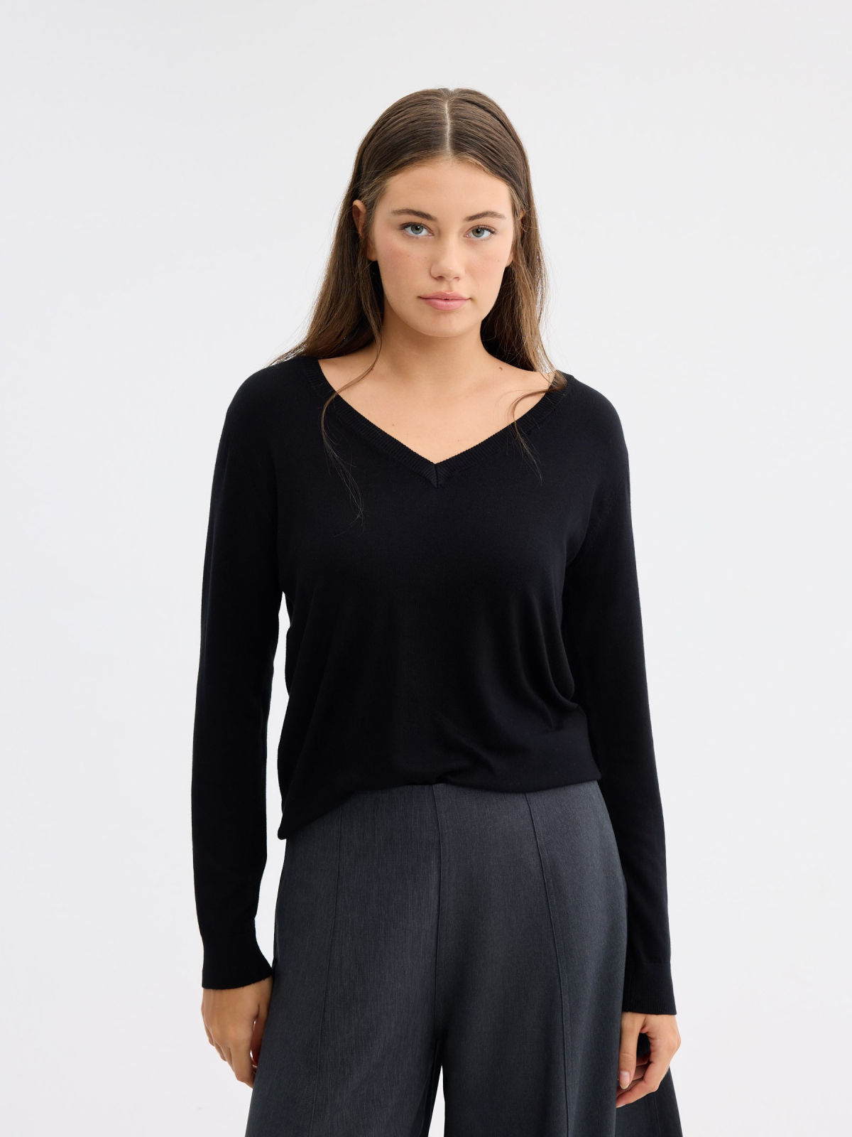 Basic V-neck regular fit jumper black middle front view