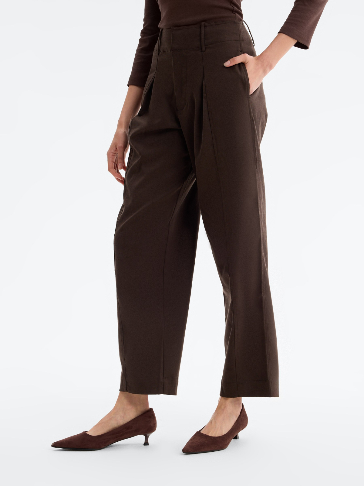 Pantalón carrot wide leg chocolate vista media frontal