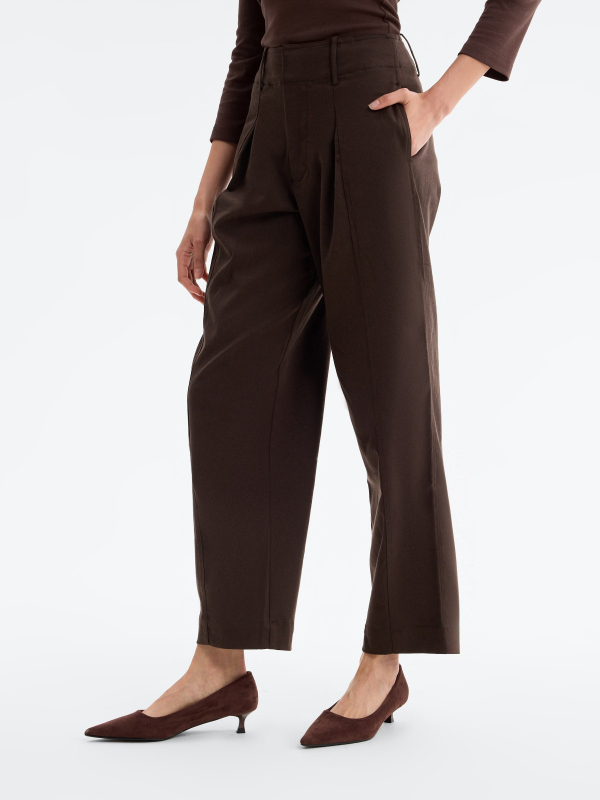 Pantalón carrot wide leg chocolate vista media frontal