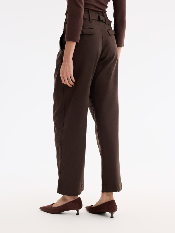 Pantalón carrot wide leg chocolate vista detalle
