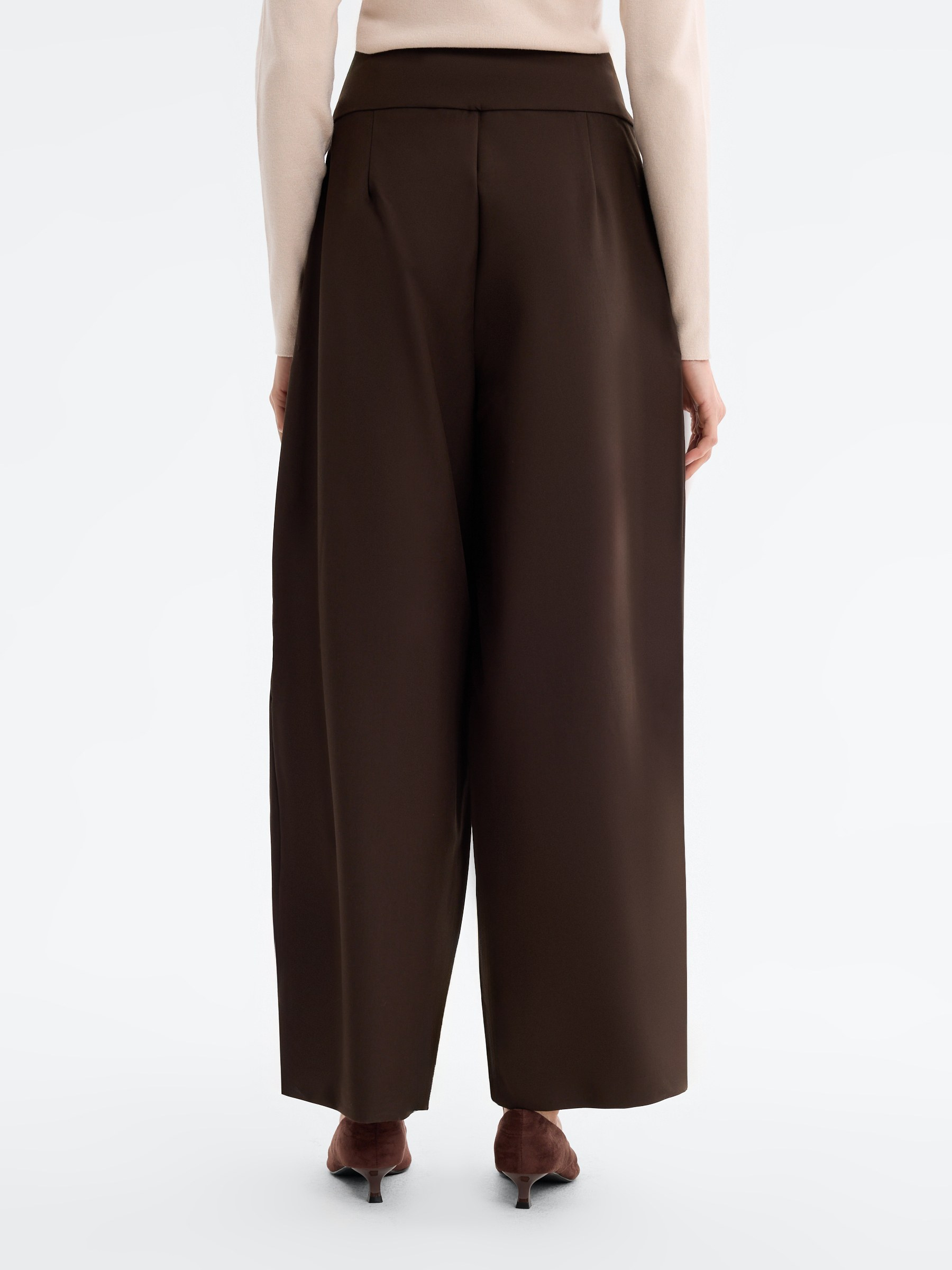 Calça balloon com pregas cintura alta chocolate vista geral frontal
