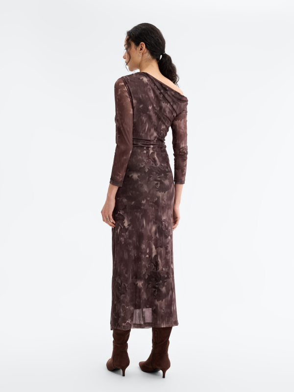 Vestido midi tul floral asimétrico chocolate vista media trasera