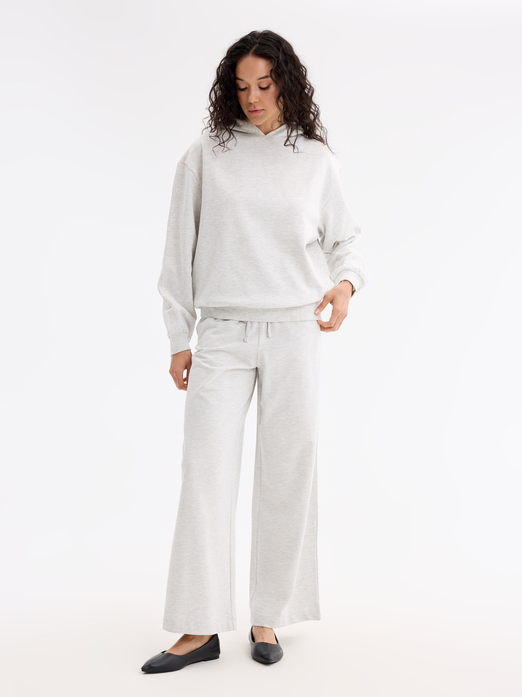 Sweatshirt com capuz soft melange claro vista meia frontal