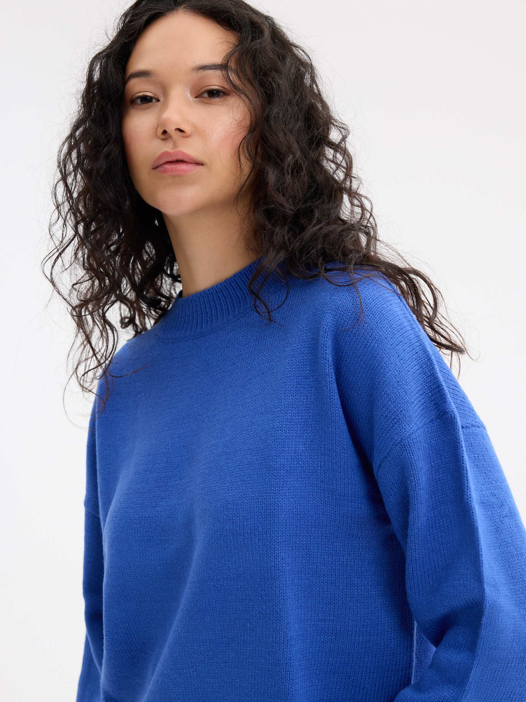 Jersey cuello redondo azul eléctrico vista media frontal