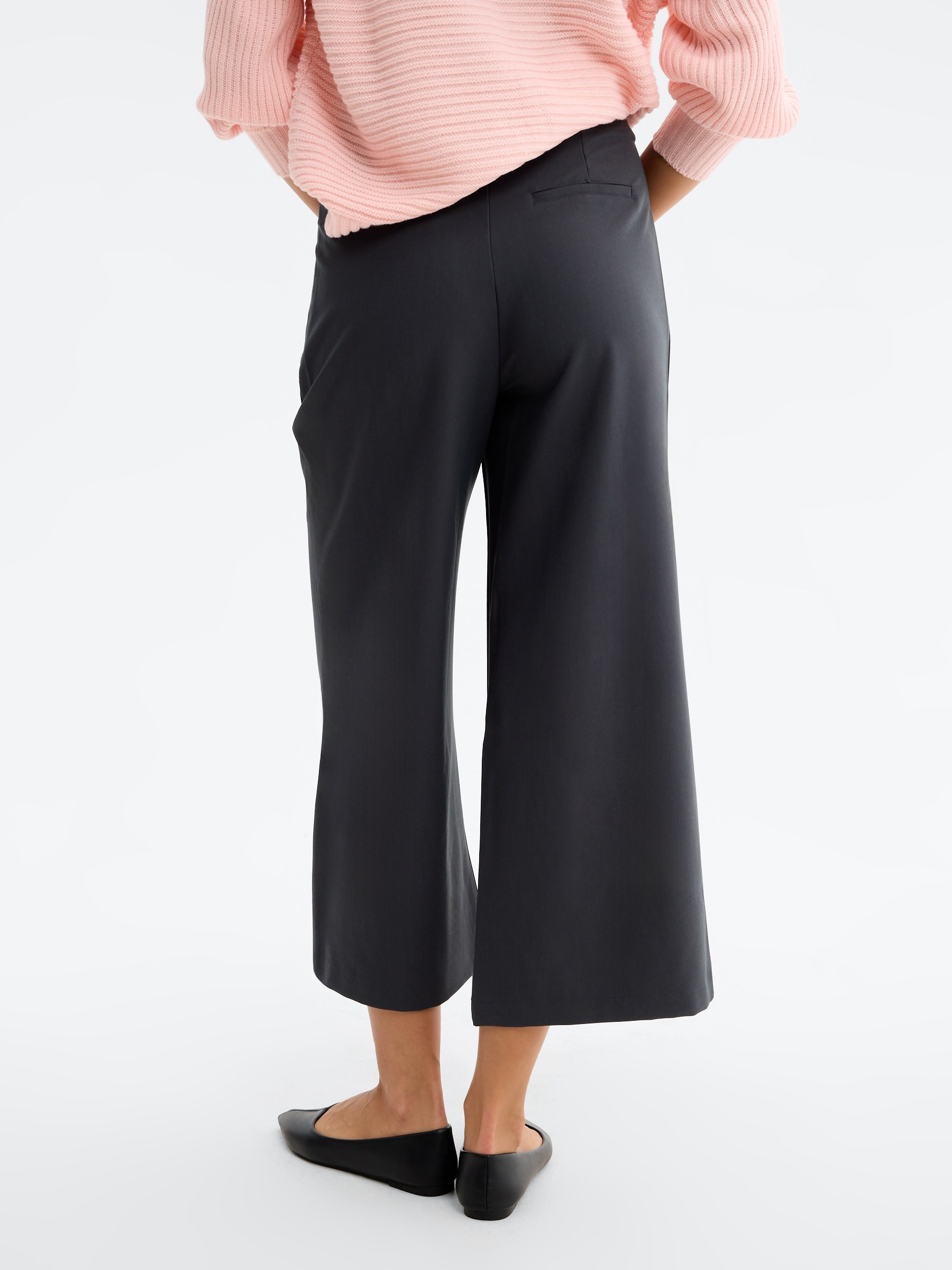Calça culotte básica cinza escuro vista geral frontal
