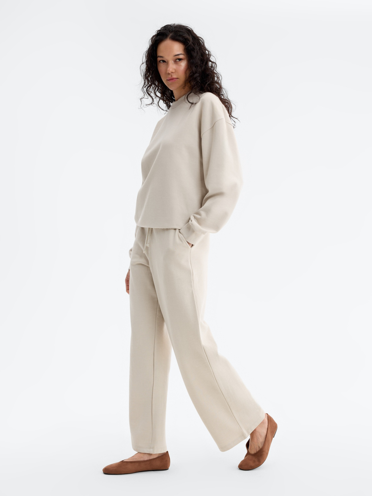 Pantalón chándal wide leg crudo vista general frontal
