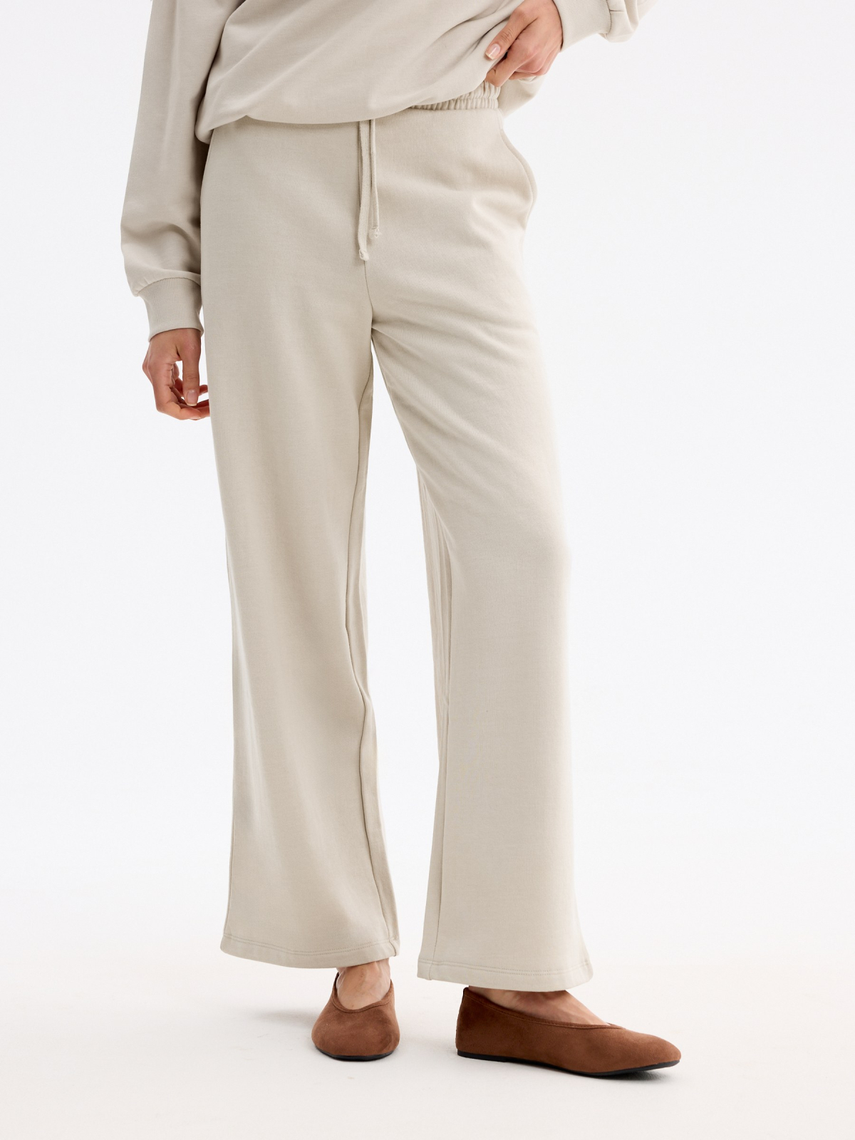 Pantalón chándal wide leg crudo vista media frontal