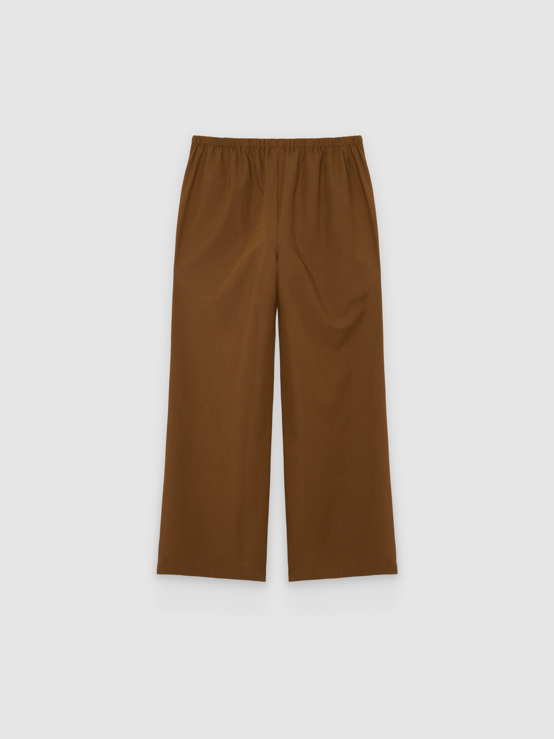%Pto% Calça jogger fluida com pregas marrom vista frontal