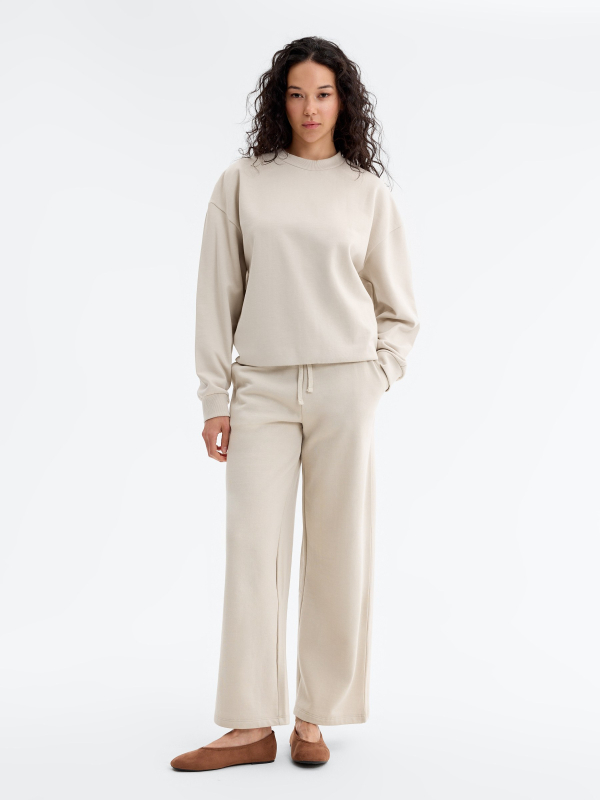 Basic crew neck sweatshirt beige front view