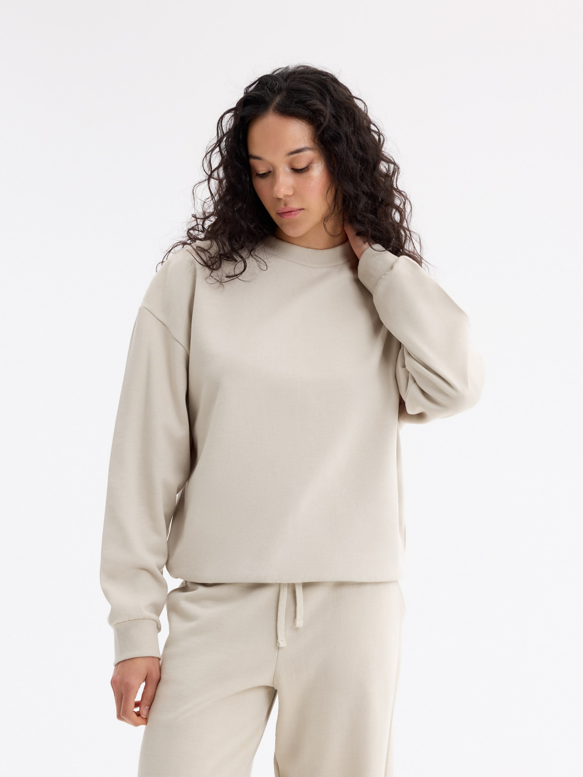 Basic crew neck sweatshirt beige detail view