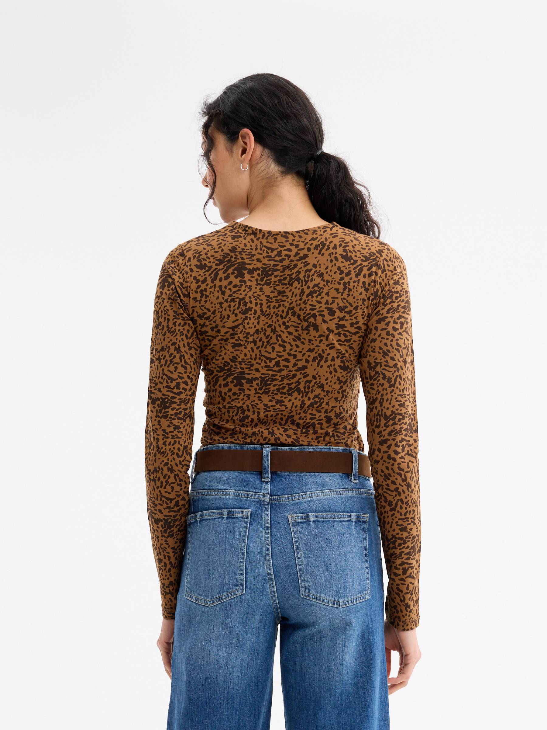 T-shirt de manga comprida animal print camel vista meia frontal